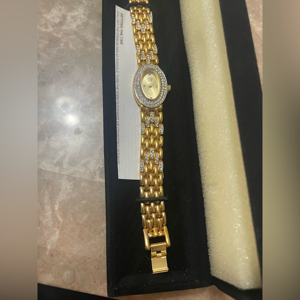 Elizabeth Taylor White Diamonds Collection Ladies Goldtone Watch & Box UNTESTED - Picture 4 of 10